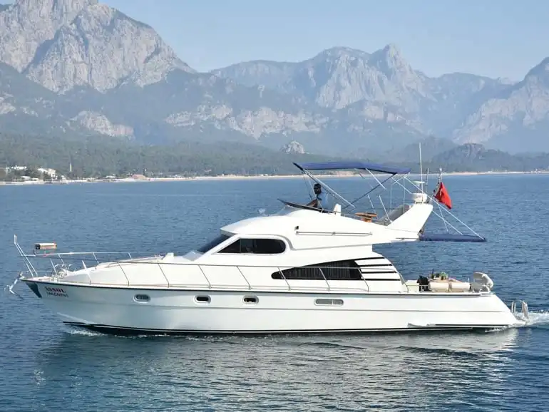 YACHT ASSOL